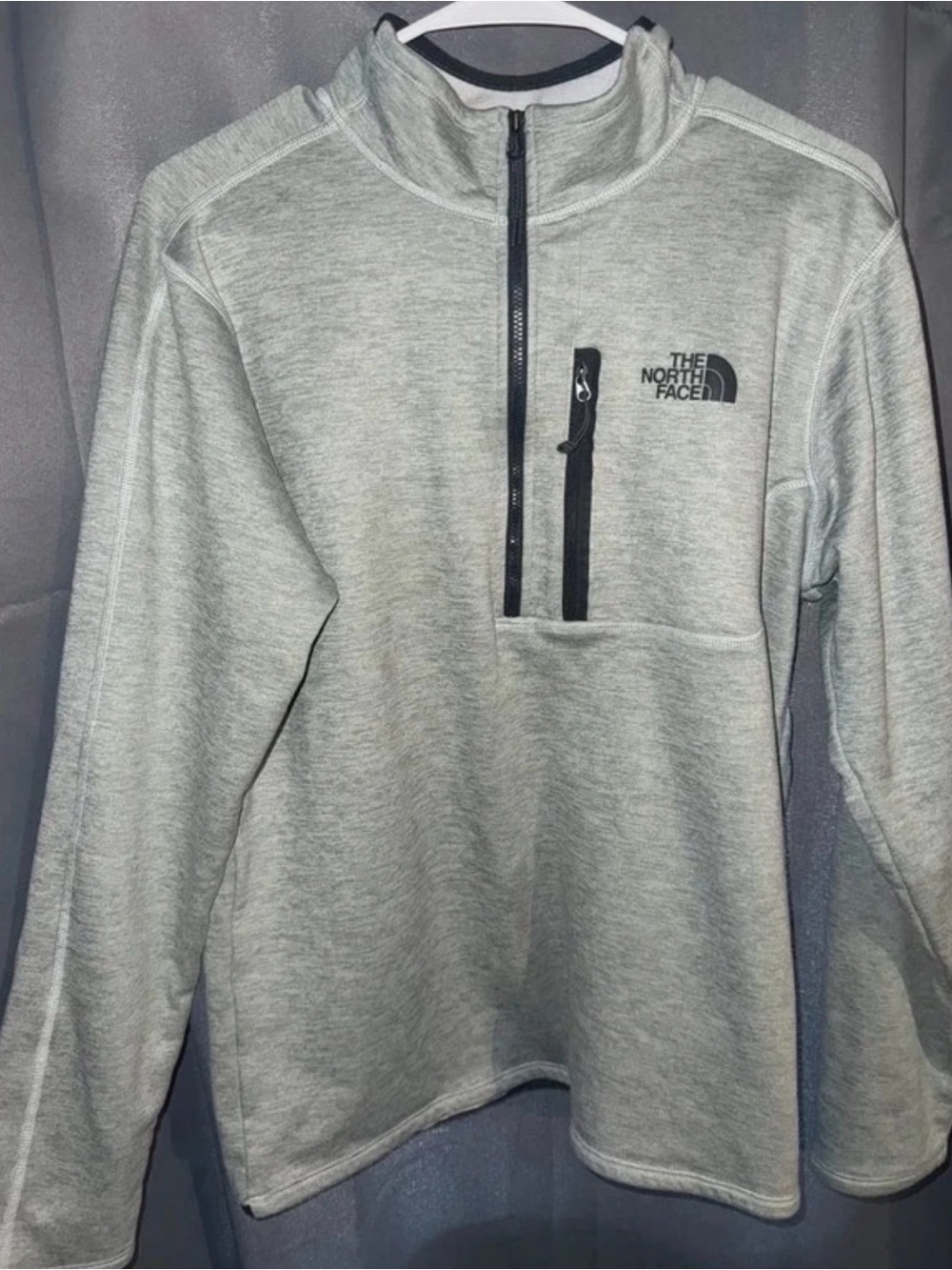The North Face Men’s Heather Gray size medium Quarter-Zip Pullover